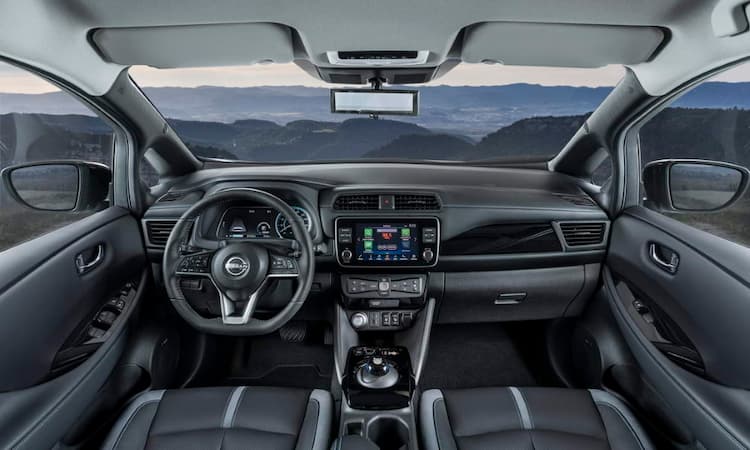 Interior del Nissan Leaf 2022.