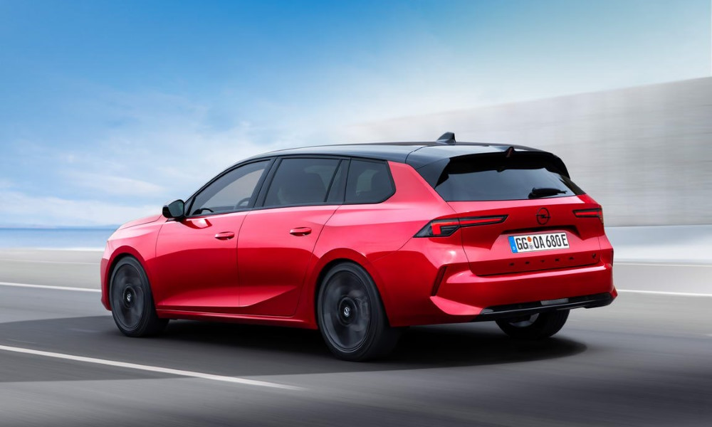 Opel Astra Electric Sports Tourer trasera 