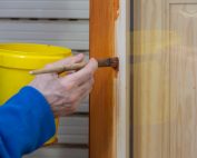 como pintar puertas de madera