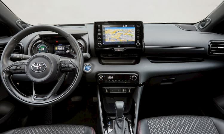 Interior del Toyota Yaris Híbrido.