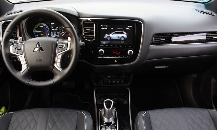 Mitsubishi Outlander PHEV vision interior