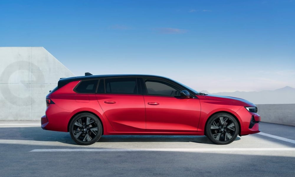 Opel Astra Electric Sports Tourer latera