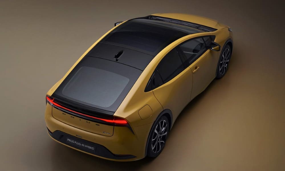 Toyota Prius 2023 techo de cristal - Fuente: revista Motor Mundial