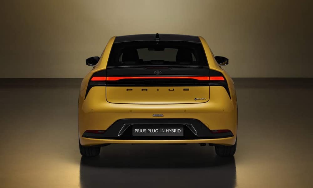 Toyota Prius 2023 zaga - Fuente: revista Motor Mundial
