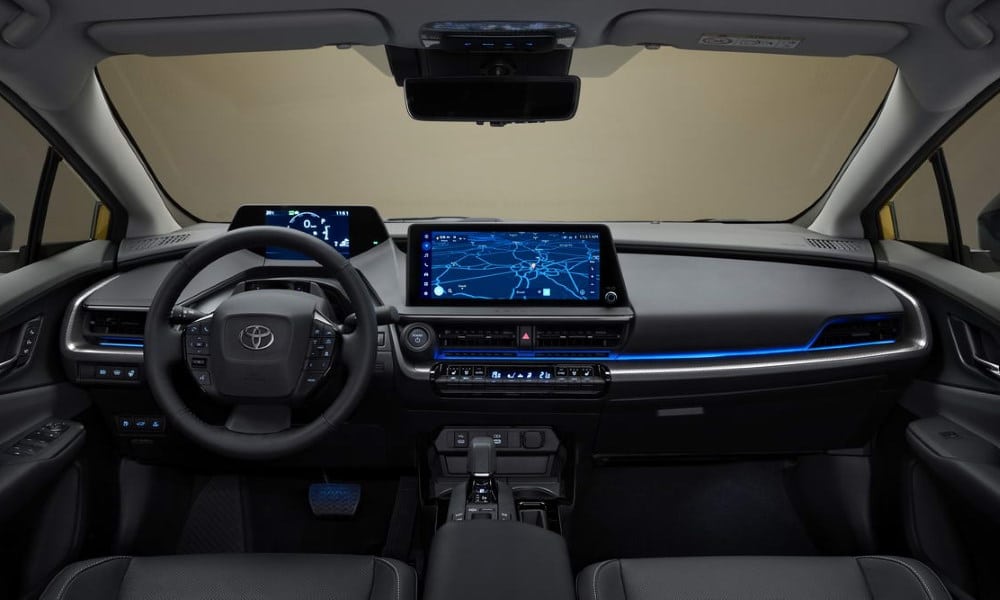 Toyota Prius 2023 salpicadero - Fuente: revista Motor Mundial