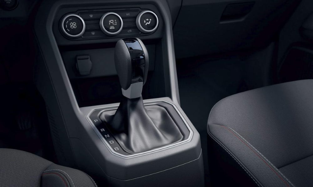 Dacia Jogger Hybrid 2023 plafón delantero - Fuente: revista Motor Mundial