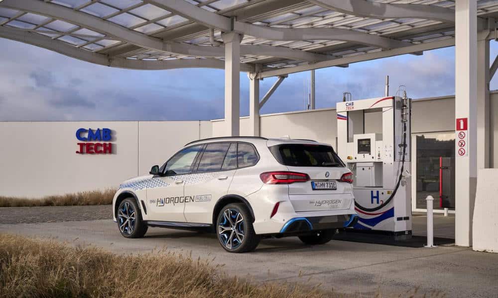 BMW IX5 Hidrogen ¾ trasera - Fuente: revista Motor Mundial