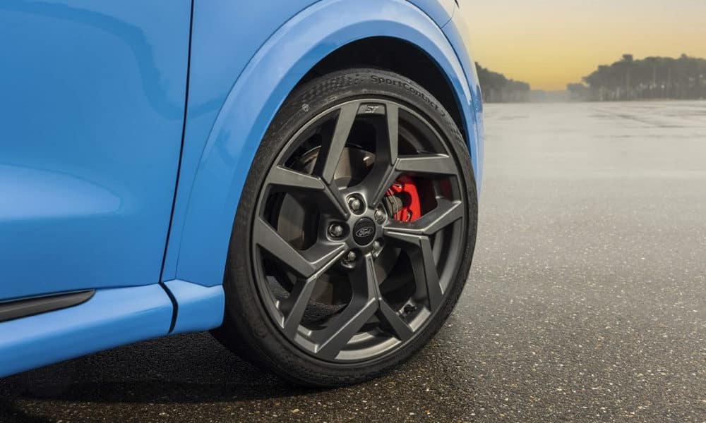 Ford Puma ST Mild Hybrid 2023 llanta delantera - Fuente: revista Motor Mundial