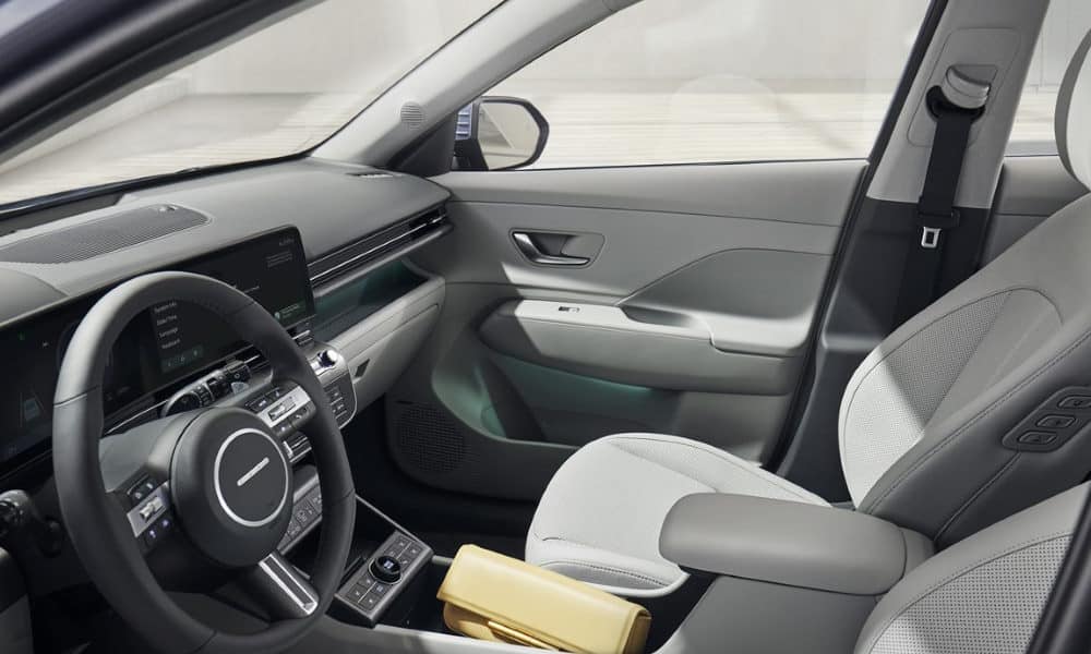 Hyundai Kona 2023 salpicadero lateral - Fuente: revista Motor Mundial