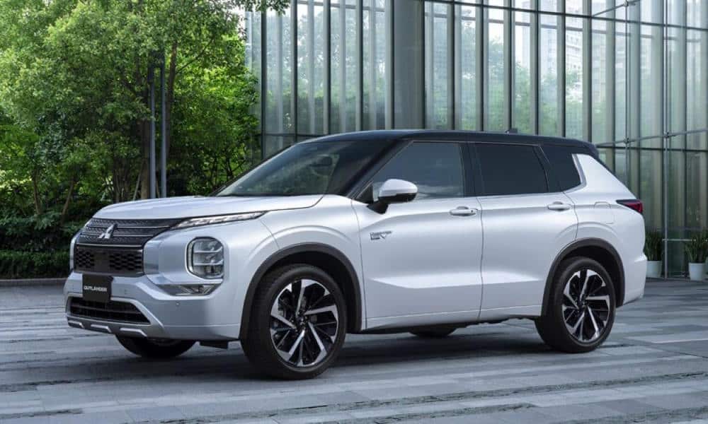 Mitsubishi Outlander PHEV 2023 lateral - Fuente: revista Motor Mundial