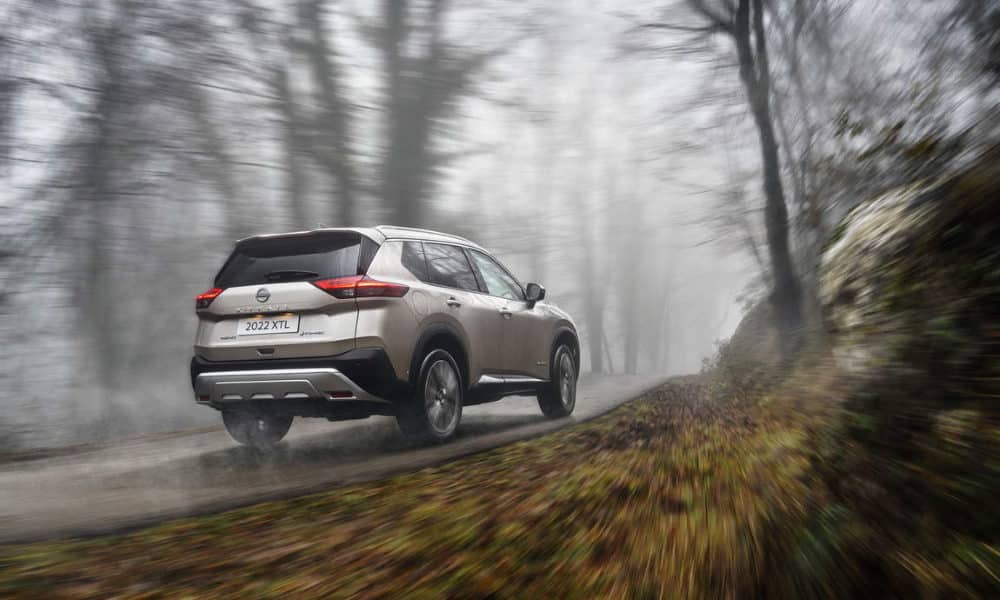 Nissan X-Trail 2023 ¾ trasera dinámica - Fuente: revista Motor Mundial