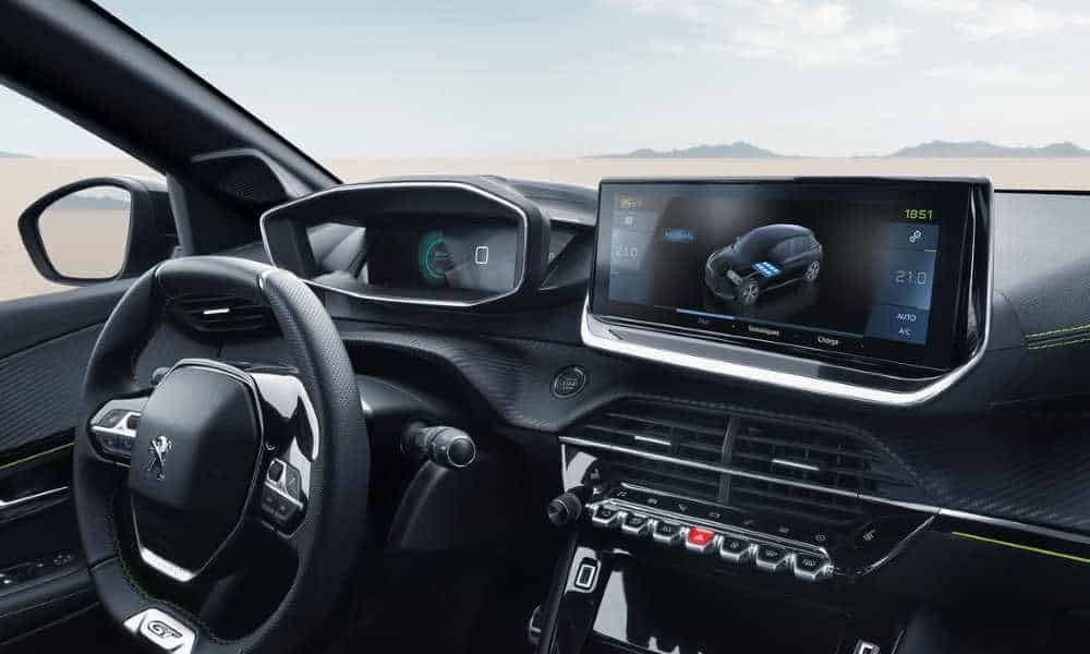 Peugeot e-208 salpicadero - Fuente: revista Motor Mundial