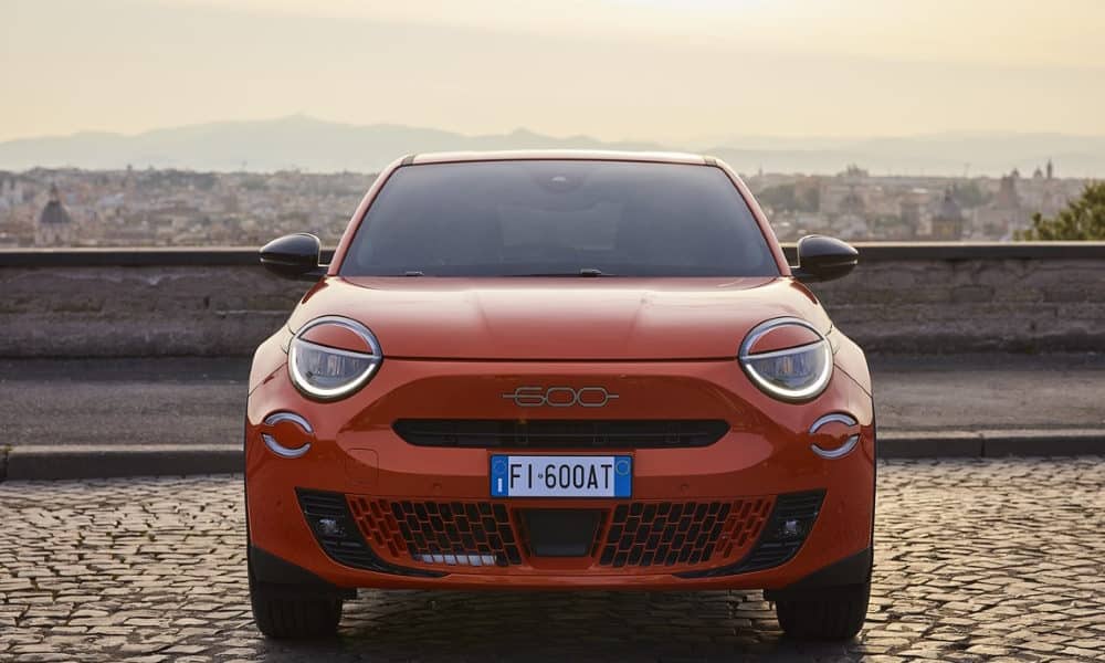 Fiat 600 e frontal - Fuente: revista Motor Mundial