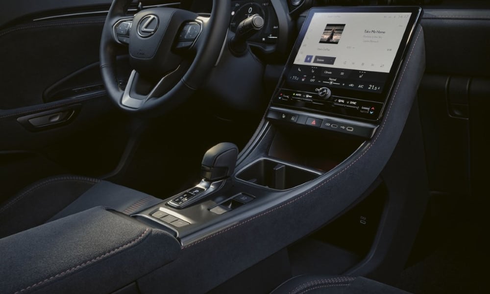 Lexus LBX plafón central - Fuente: revista Motor Mundial