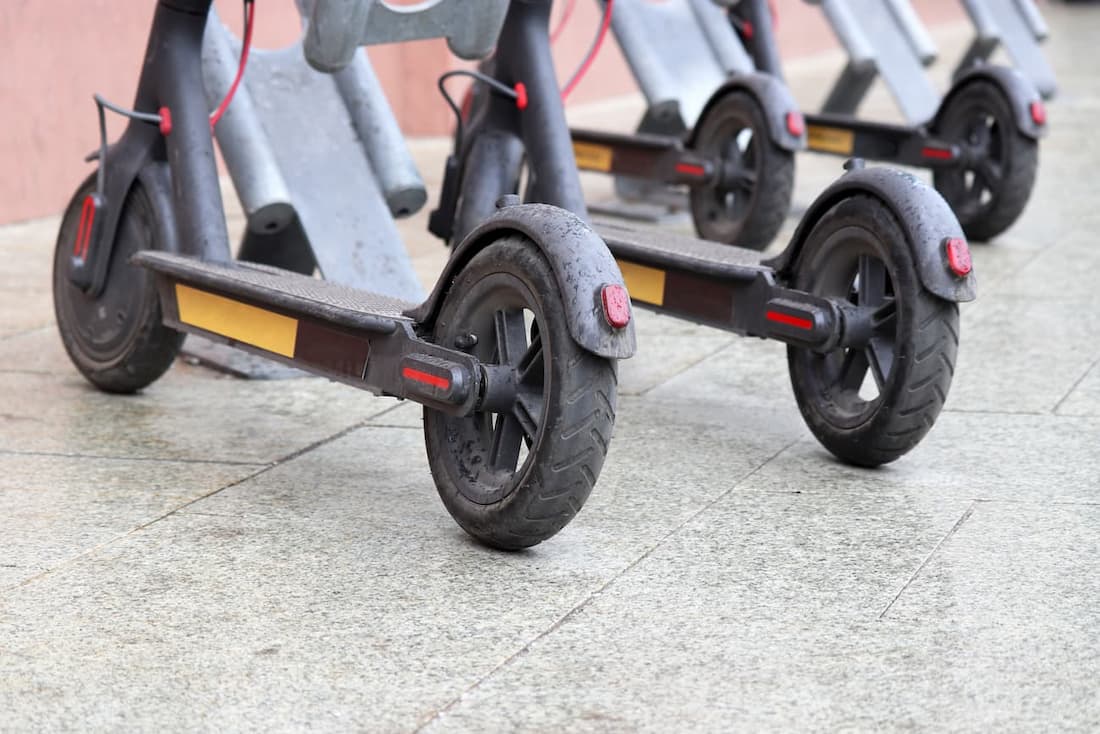 se puede mojar un patinete eléctrico